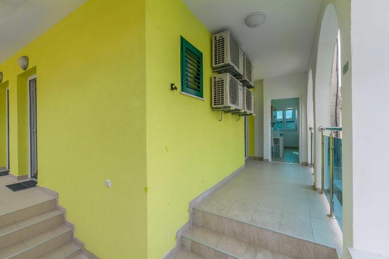 Apartments Road star - image 13