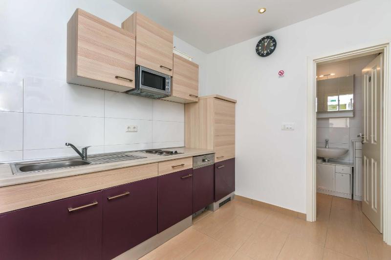Apartments Road star - image 48