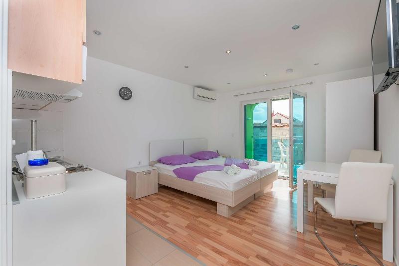 Apartments Road star - image 8