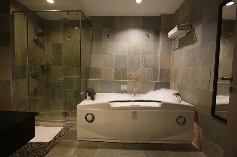Executive Suite image 2