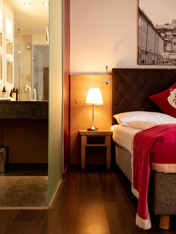 Comfort Double Room image 3