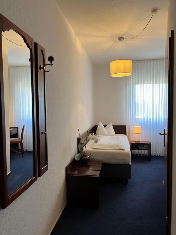 Small Single Room image 1