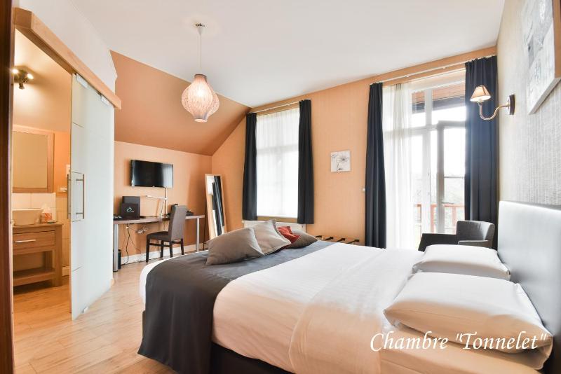Classic Double  Room image 2