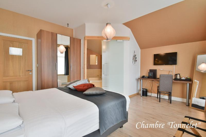 Classic Double  Room image 3