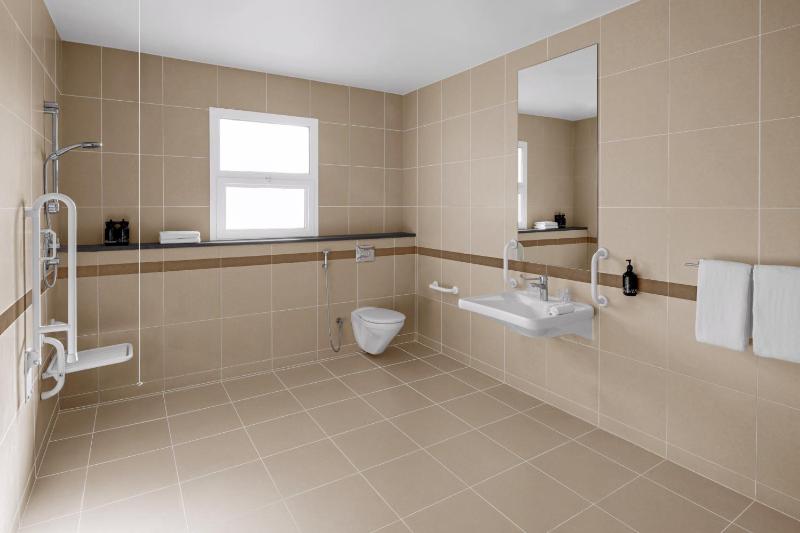 Standard King Room with Sofa Bed - Disability Access image 3