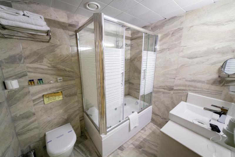 Suite with Sea View image 2