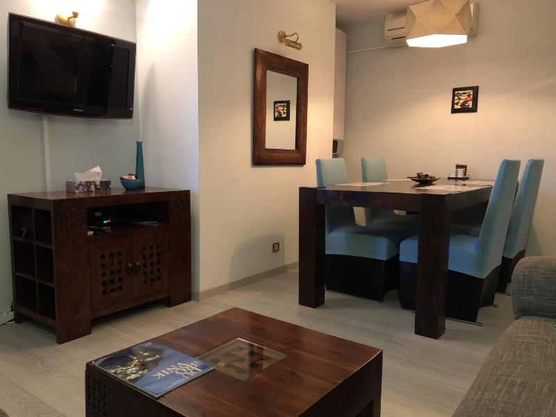 One-Bedroom Apartment image 4