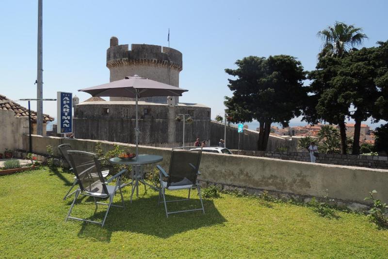 Studio Apartment with Sea View image 1