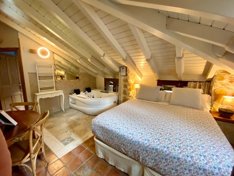 Double Room with Whirlpool image 1