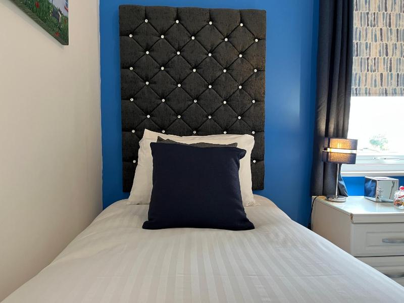 Single Room image 3