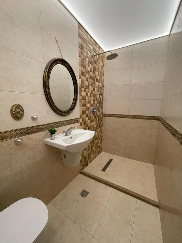 One-Bedroom Apartment image 2