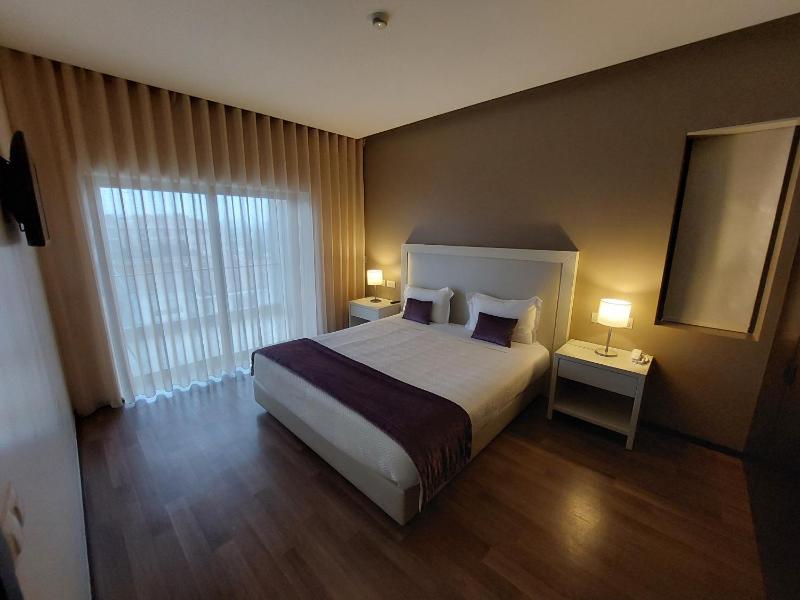 Suite with City View image 4