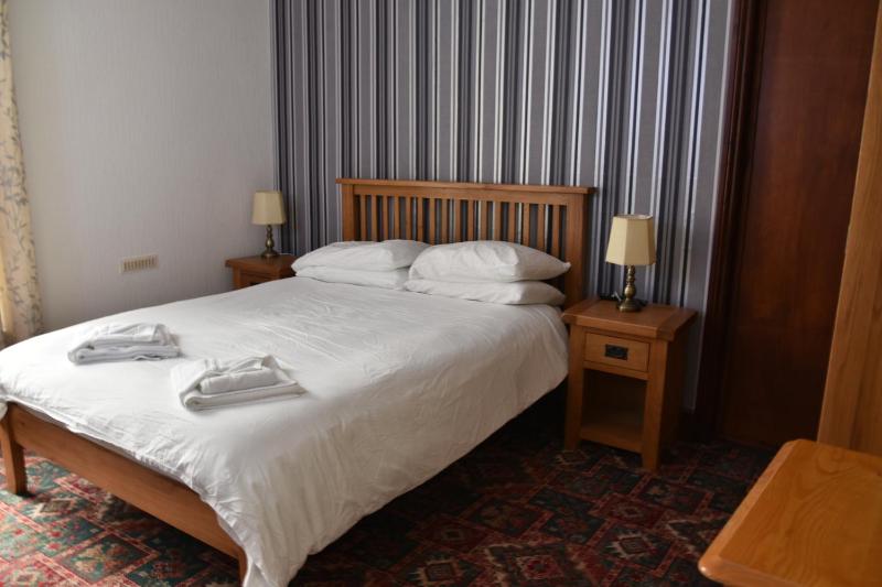 Budget Double Room image 3