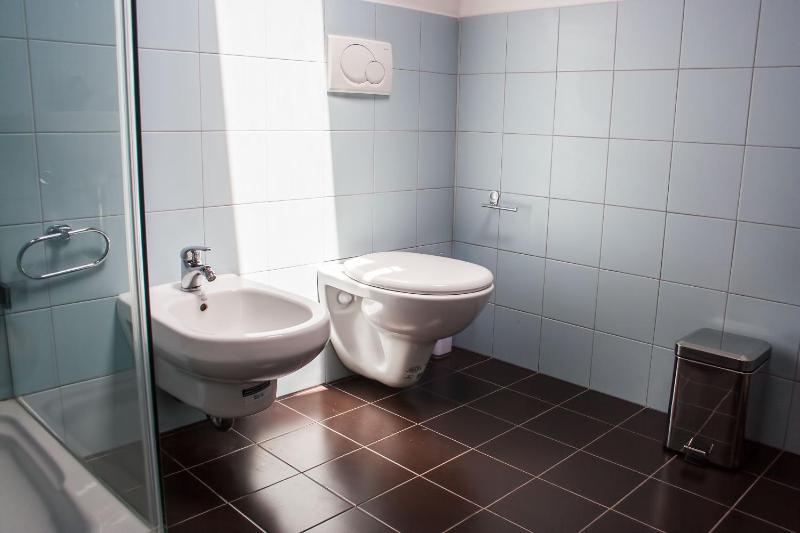 Twin Room with Shared Bathroom - Attic image 2