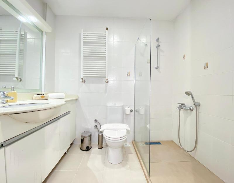 Standard Double or Twin Room image 3