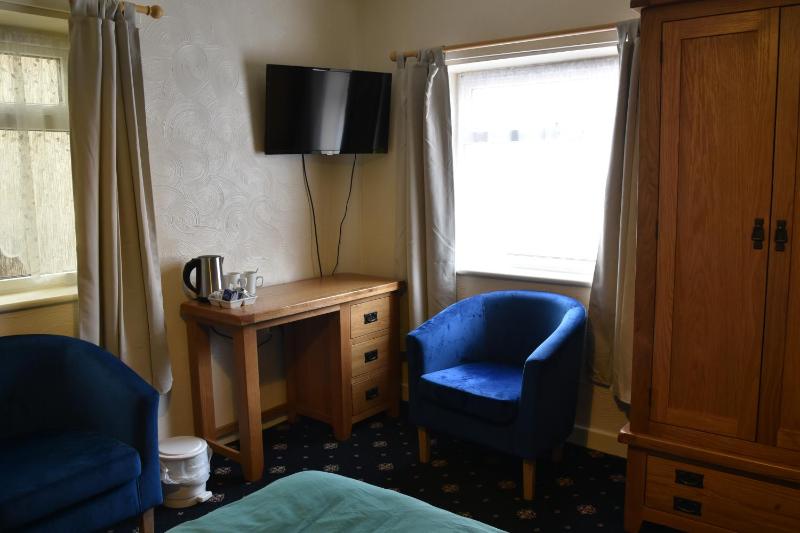 Budget Twin Room image 4