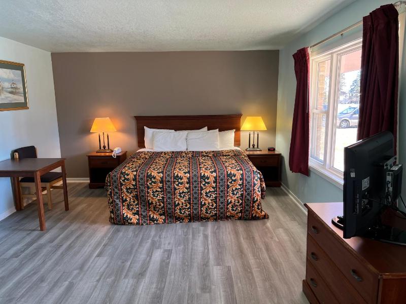 King Suite with Spa Bath - No Pets image 3