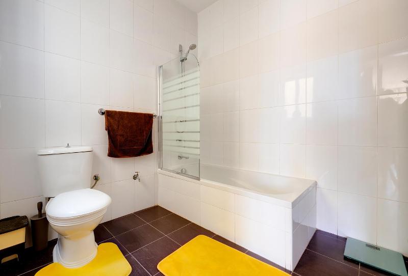 Cosy 1BR Penthouse close to the Promenade - image 16