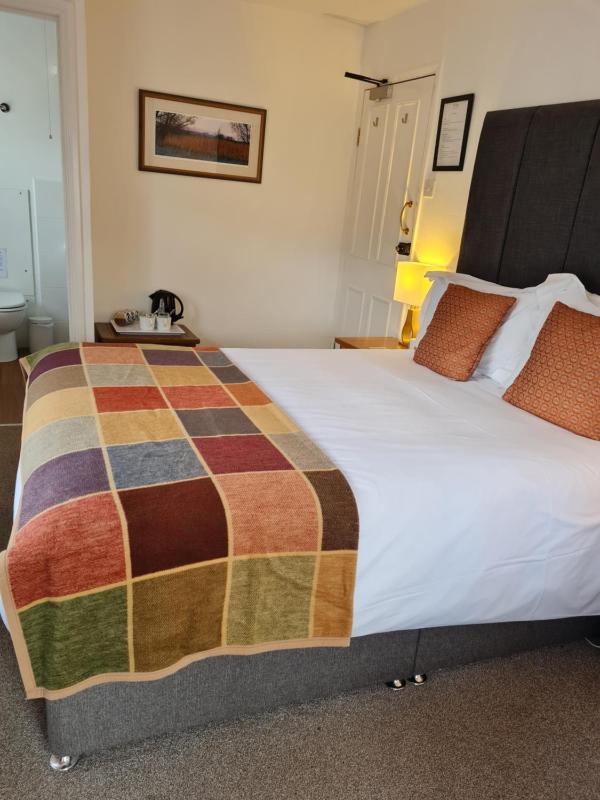 Small Double Room image 4