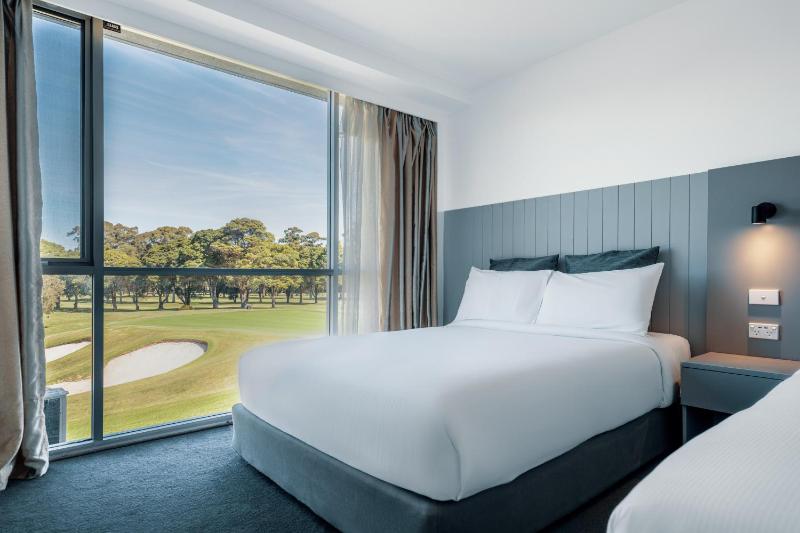 Deluxe Twin Room image 1