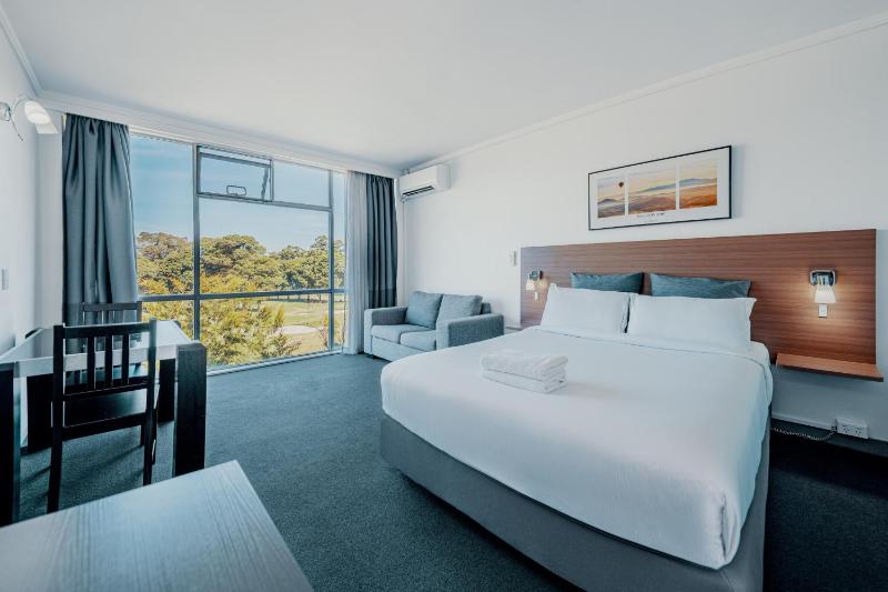 Standard Queen Room image 1