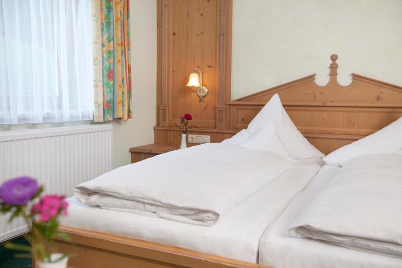 Economy Double Room image 2