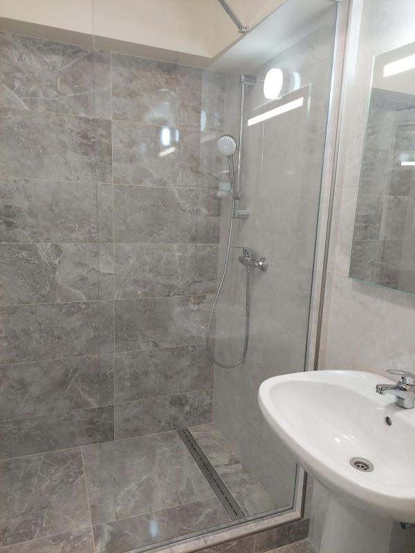 Double Room with Balcony image 2