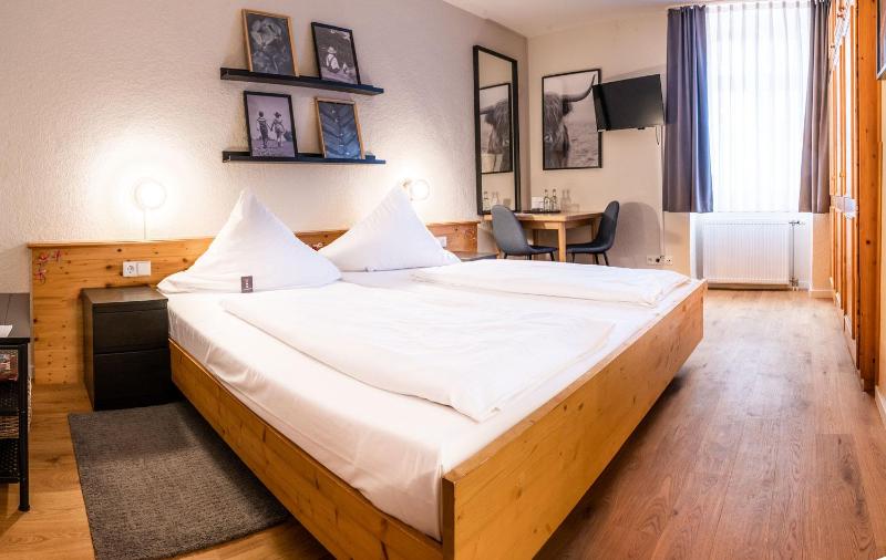 Double Room image 3