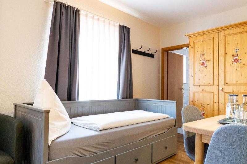 Classic Quadruple Room image 2