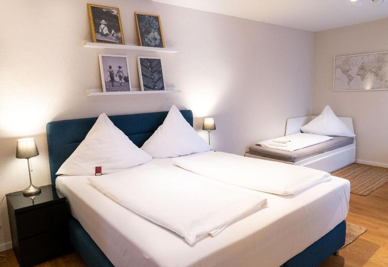 Classic Triple Room image 2