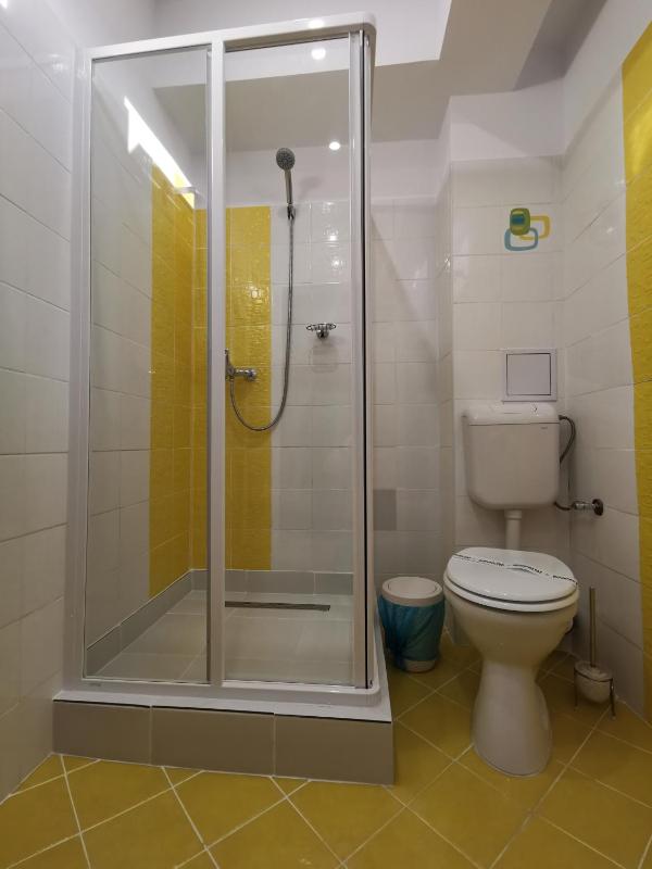 Twin Room image 3