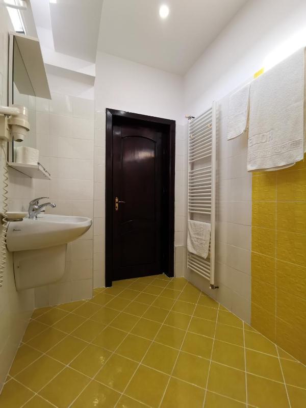 Twin Room image 2