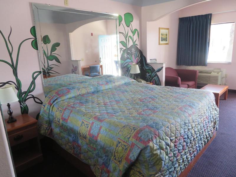 King Room - Non-Smoking image 1