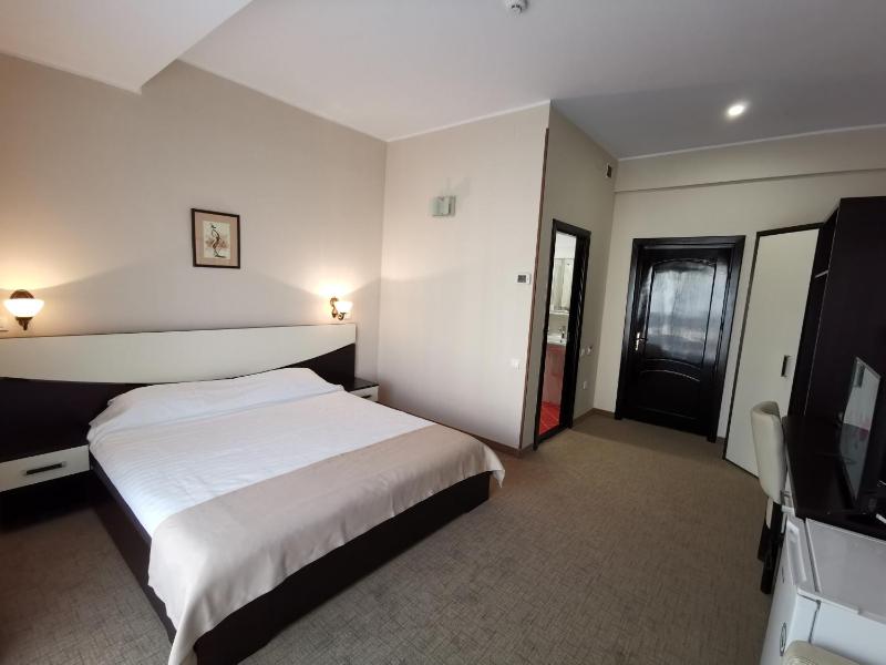 Single Room image 4