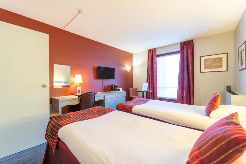 Standard Double or Twin Room image 2