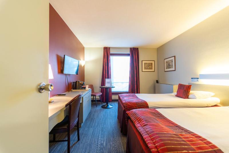 Standard Double or Twin Room image 3