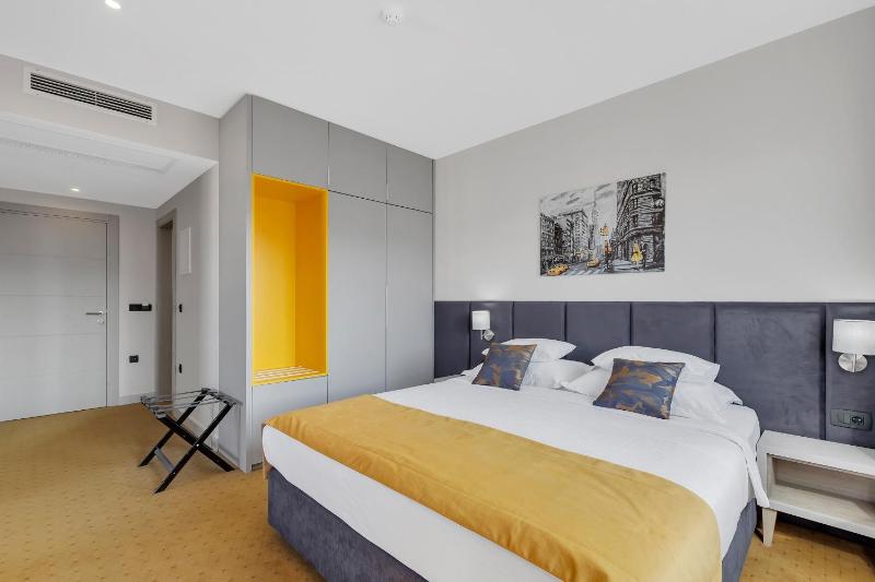 Double Room image 1
