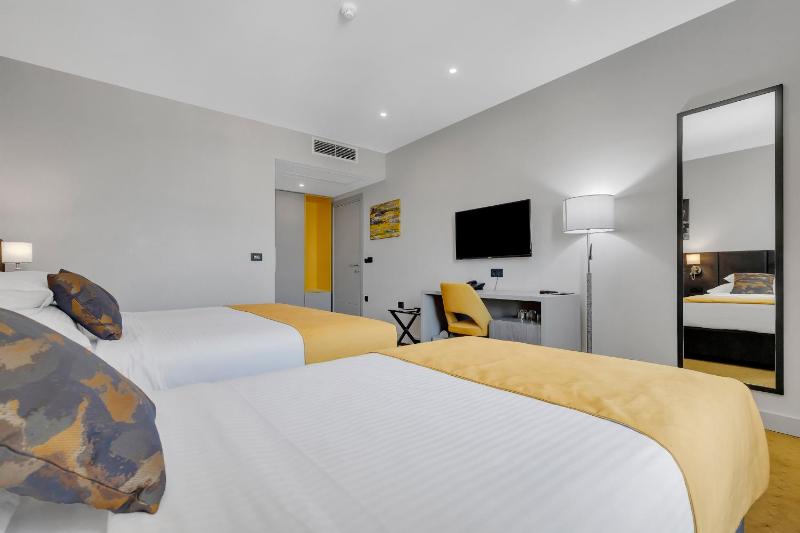 Standard Triple Room image 4