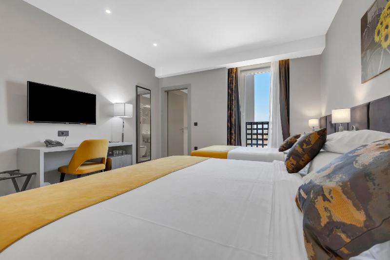 Standard Triple Room image 3