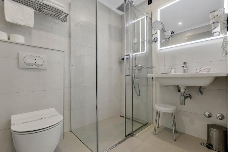 Double Room image 4