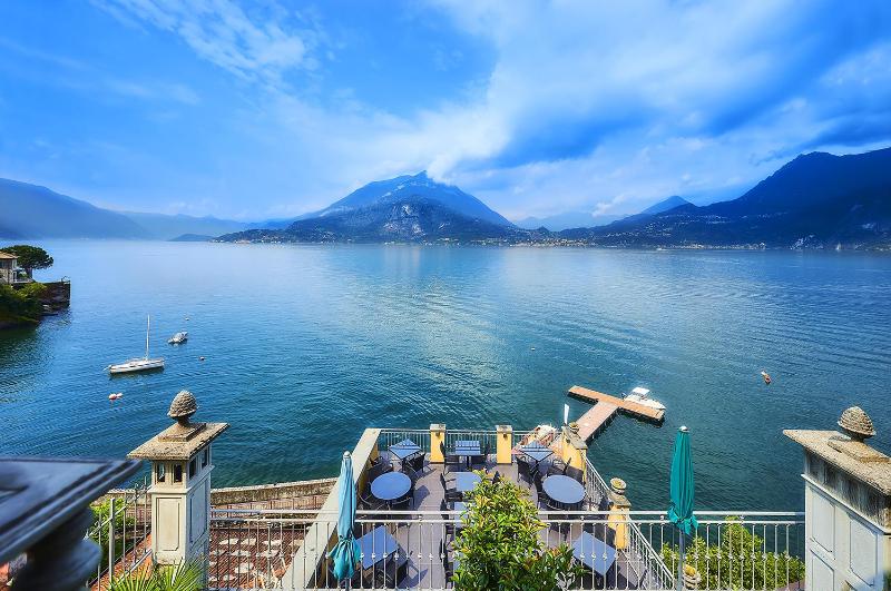 Double or Twin Room with Lake View image 4