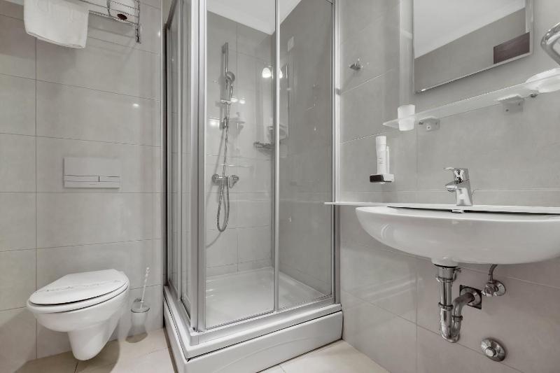 Standard Double Room image 1