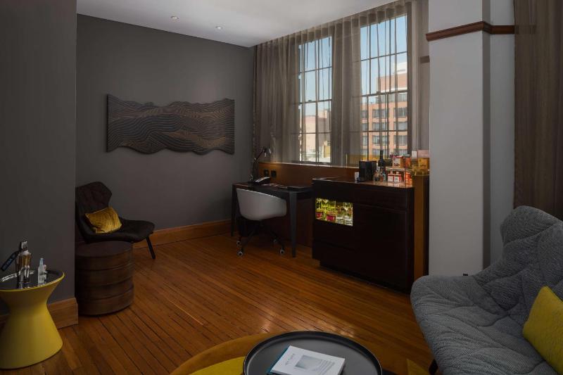 QT Corner Suite image 3
