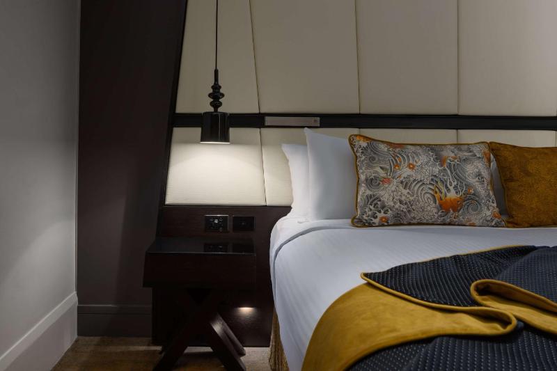 QT Deluxe King Room image 4