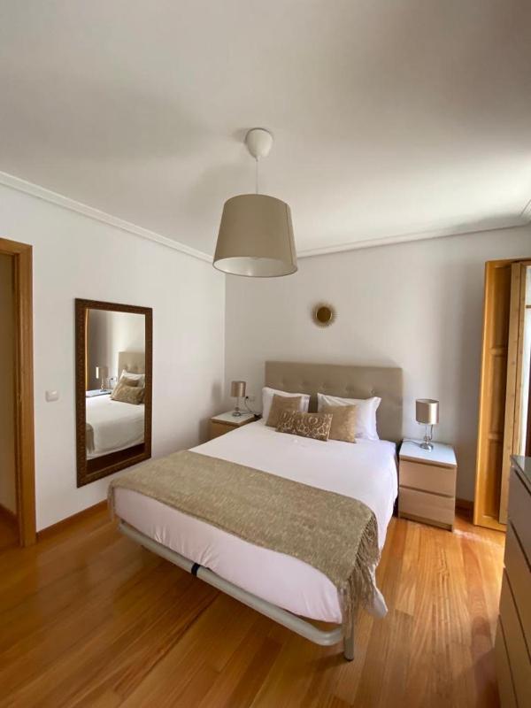 Queen Room with Balcony image 1