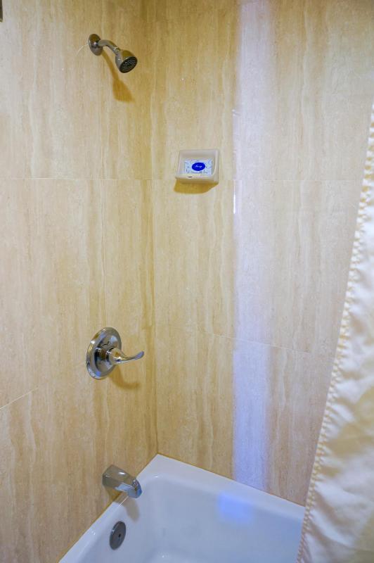 King Room - Non-Smoking image 3