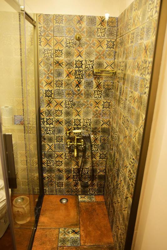 Quadruple Room image 4