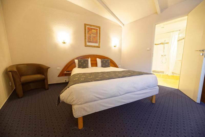 Economy Double Room image 3