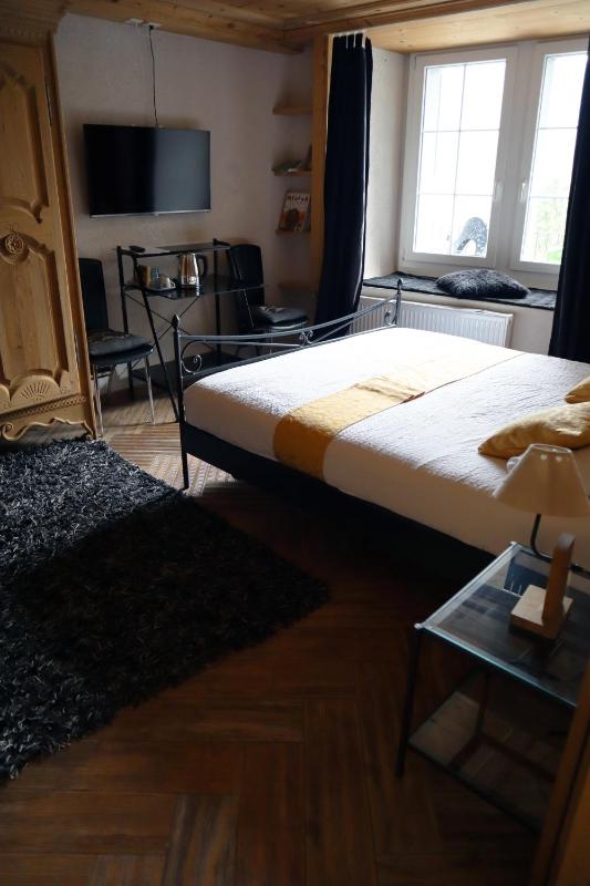 Standard Quadruple Room image 2