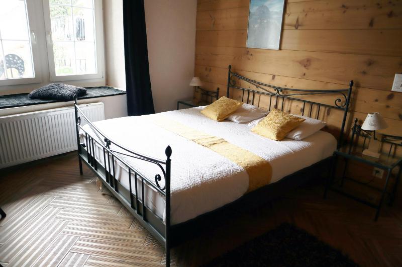 Standard Quadruple Room image 4